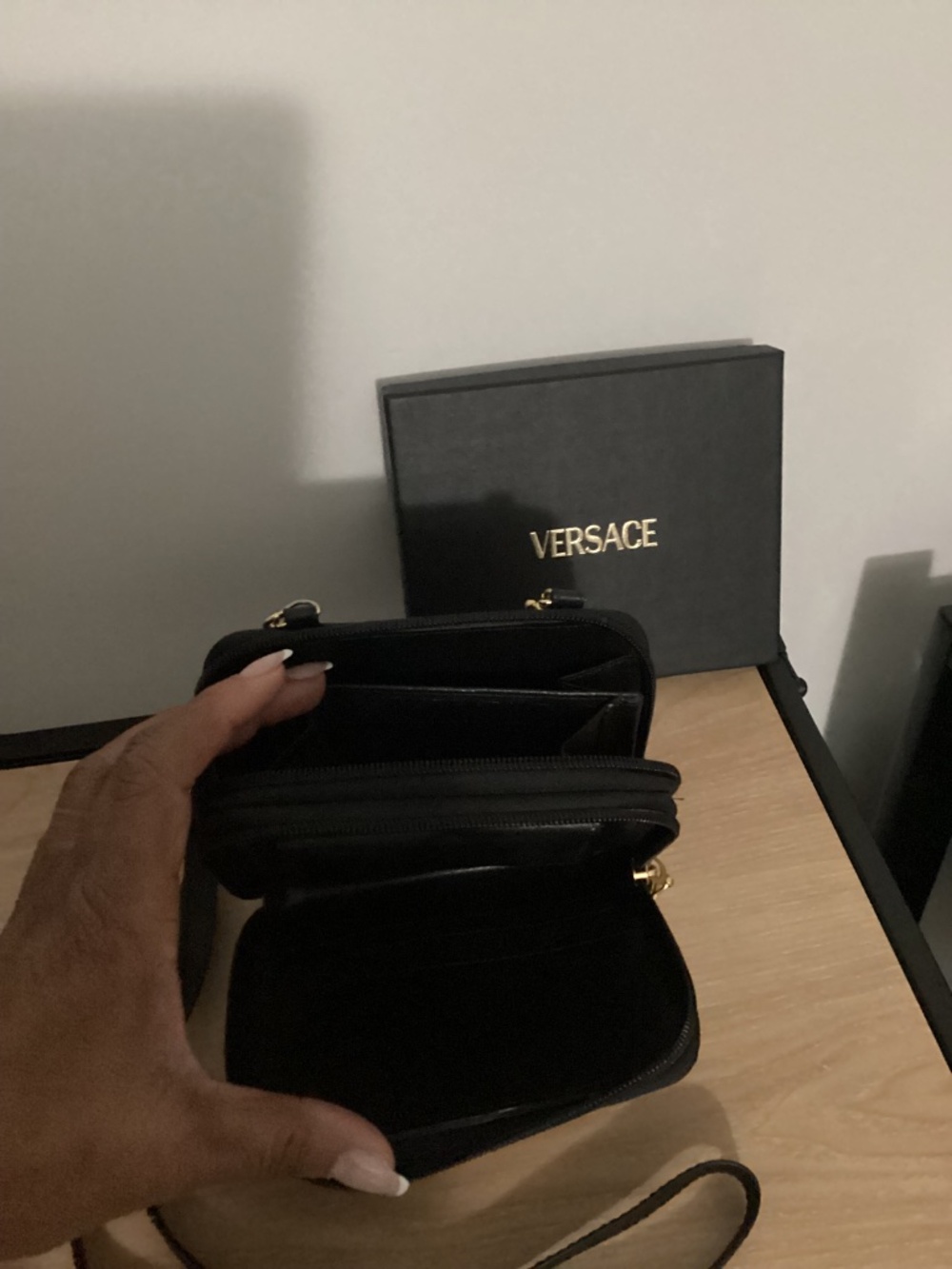 Versace - Picture 7 of 9